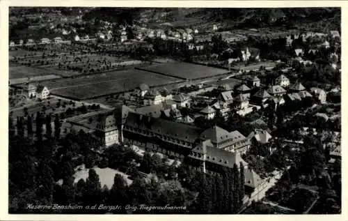 Ak Bensheim an der Bergstraße Hessen, Luftaufnahme von Kaserne  zahlreiche Häuser sichtbar