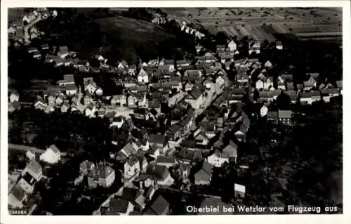 Ak Oberbiel Solms in Hessen, Luftaufnahme von Oberbiel, Wetzlar, Häuseransichten, ländliche Umgeb