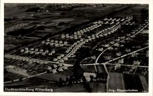 Ak Lutherstadt Wittenberg, Stadtrandsiedlung  Fliegeraufnahme, Wohnhäuser, Landschaft