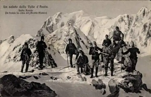 Ak Valle d'Aosta Italien, Sulla Ronde, in fondo la cima del Monte Bianco