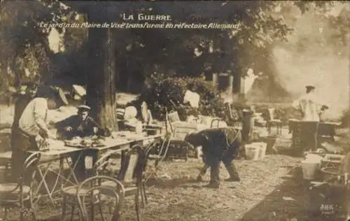 CPA Visé Wallonie Liège, Le jardin du Maire transformé en réfectoire Allemand