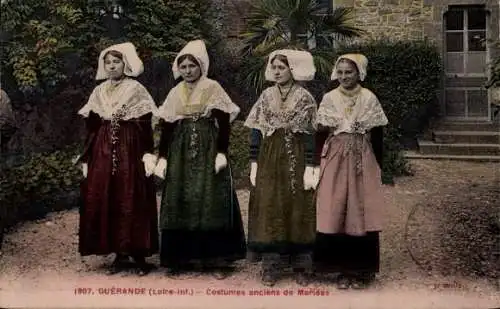 Ak Guérande Loire Atlantique, Frauen in Volkstrachten