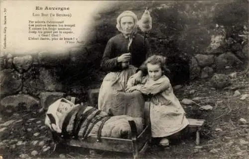 Ak Auvergne, Frau mit Spindel, Kinder, Gedicht