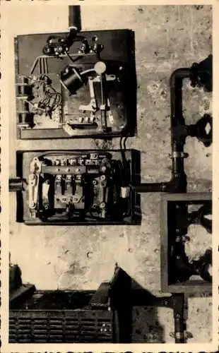 Foto Ak Elektrische Schalttafel, Fotograf Bernard Mallet, Angouleme