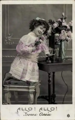 Ak Glückwunsch Neujahr, Mädchen beim Telefonieren