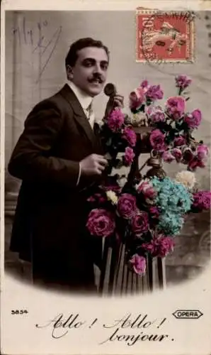 Ak Mann beim Telefonieren, Blumen, Kitsch