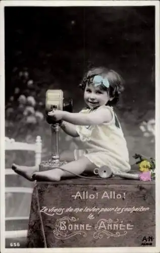 Ak Glückwunsch Neujahr, Mädchen am Telefon