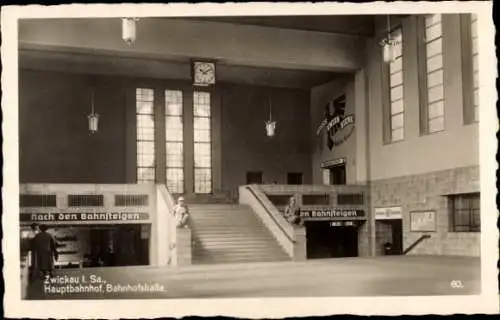 Ak Zwickau in Sachsen, Hauptbahnhof, Bahnhofshalle, Uhr, Sächsische Union Biere