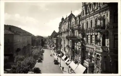 Ak Mariánské Lázně Marienbad Region Karlsbad, Straßenpartie
