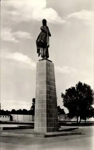 Ak Ravensbrück Fürstenberg an der Havel, Statue, Monument am See, Plastik von Will Lammert