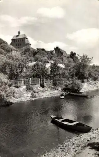 Ak Havelberg in Sachsen Anhalt,  Stadtgraben, Fluss, Boote, bewaldeter Hang