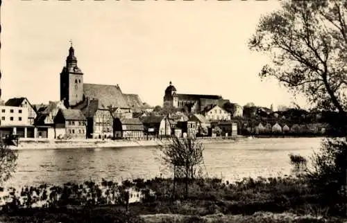 Ak Havelberg in Sachsen Anhalt, Stadtkirche und Dom, farbiges Bild von der Stadt, Fluss im Vor...