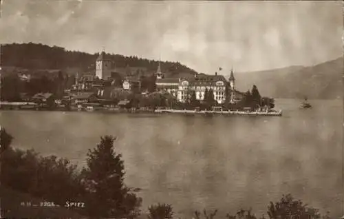 Ak Spiez am Thuner See Kanton Bern, Historische Stadtansicht, See, Berge, Landschaft