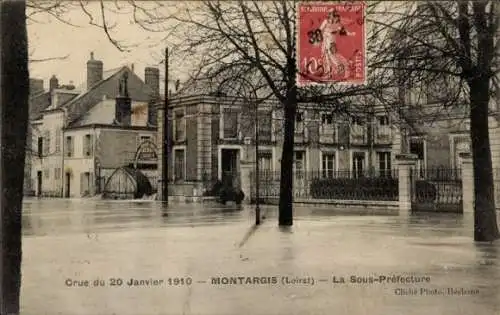 Ak Montargis Loiret, Flutkatastrophe 1910, überflutete Straße, Sous-Präfektur,  Architektur