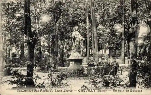 Ak Chevilly Val de Marne, Statue, Bäume, Park, Personen lesen, 