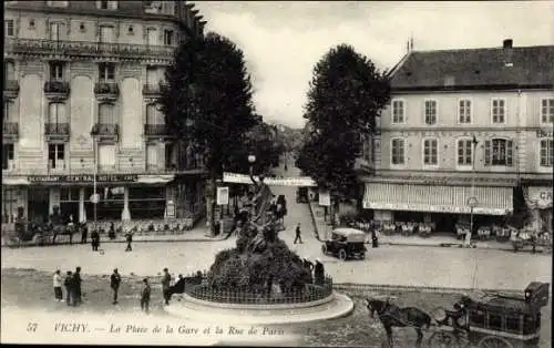 Ak Vichy Allier, Platz der Gare, Rue de Paris, Central Hotel Café,  Szene