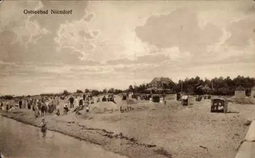 Ak Niendorf Timmendorfer Strand Ostholstein, Blick auf den Strand