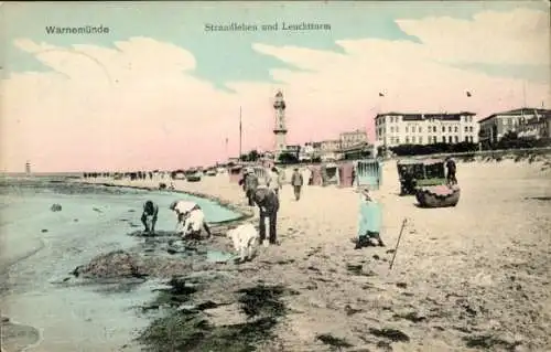 Ak Ostseebad Warnemünde Rostock, Strandleben, Leuchtturm, Menschen am Strand, Küstenlandschaft
