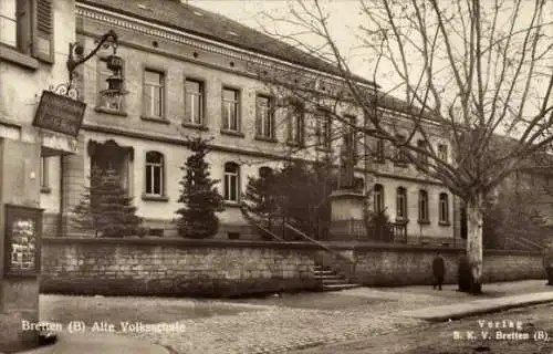 Ak Bretten in Baden, Bretten (B), Alte Volksschule, Stadtansicht