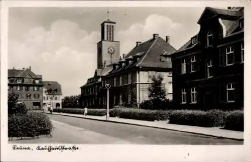 Ak Leuna an der Saale, Städtische Architektur, Straßenansicht, Uhrturm, Schwarz-Weiß-Photographie