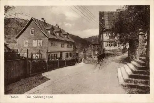 Ak Ruhla in Thüringen,  Die Köhlergasse, Häuser, Straße, Landschaft