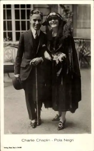 Ak Schauspieler Charlie Chaplin und Pola Negri, Portrait