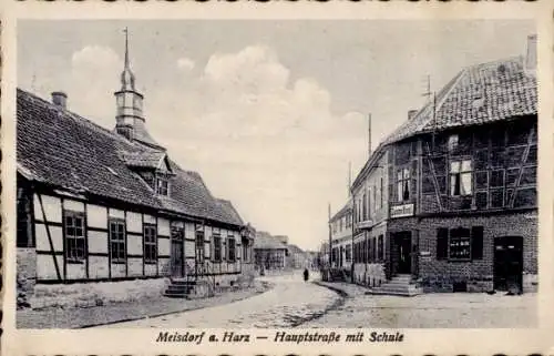Ak Meisdorf Falkenstein im Harz, Hauptstraße mit Schule,  Gebäude, ländliche Umgebung