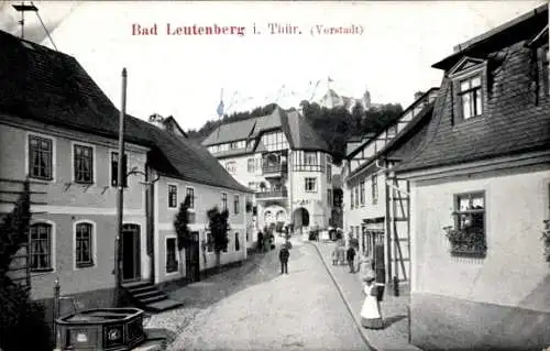 Ak Leutenberg in Thüringen, Vorstadt, Straßenpartie