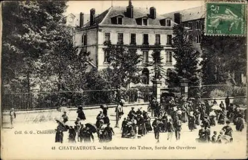 Ak Châteauroux Indre, Fabrik der Tabaksarbeiter, Spaziergang der Arbeiterinnen,  Ansicht