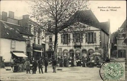 CPA Bourbon l'Archambault Allier, Place de la Hôtel