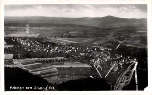 Ak Heiningen in der Schwäbischen Alb, Luftaufnahme von  ländliche Umgebung, Gebäude, Felder, Berg