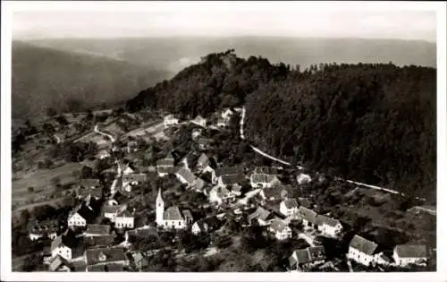 Ak Ebersteinburg Baden Baden am Schwarzwald, Luftaufnahme, Dorf mit Kirche, umgeben von Wäldern, 