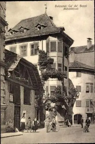 Ak Bozen Bolzano Südtirol, Historisches Gebäude, Ca' de' Bezzi, Betzenhausl, Fahrradfahrer, Wälde