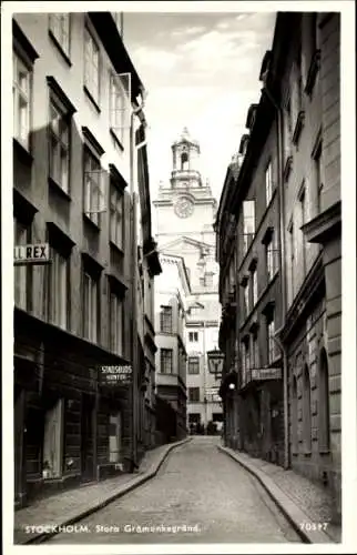 Ak Stockholm Schweden, Straße Stora Grämunkegärd, Gebäude im Hintergrund, schwarz-weiß