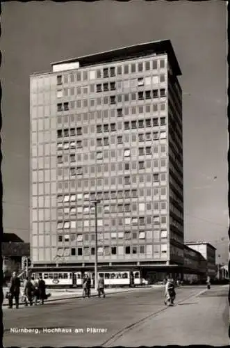 Ak Nürnberg in Mittelfranken, Albrecht Dürer Haus, Hochhaus am Plärrer, schwarz-weiß, Straße, Str