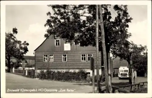 Ak Zinnwald Georgenfeld Altenberg im Erzgebirge, Gaststätte "Zum Reiter",  Gebäude mit Bäumen, St