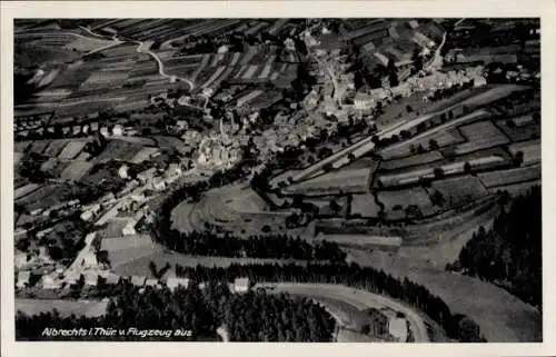 Ak Albrechts Suhl in Thüringen, Luftaufnahme von Albrechts, Thüringer Wald, Land- und Dorfansicht