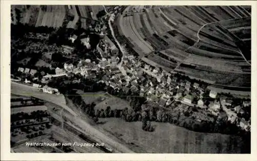 Ak Waltershausen in Thüringen, Luftaufnahme von  hübsche Landschaft, Wohnbebauung