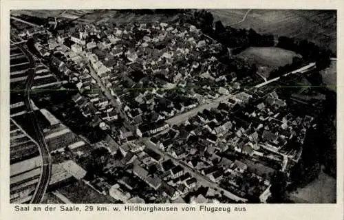 Ak Saal an der Saale Unterfranken Bayern, Luftaufnahme von Saal, Hildburghausen, viele Dächer, Hä
