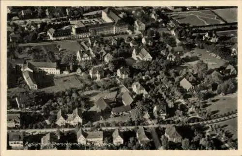 Ak Oberschlema Bad Schlema im Erzgebirge, Luftaufnahme von  Radiumbad, Gebäude, Landschaft, 1942