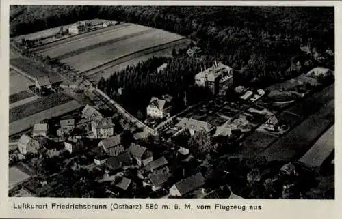 Ak Friedrichsbrunn Thale im Harz, Luftkurort Friedrichsbrunn, 580 m. ü. M., Luftaufnahme, Häuser,