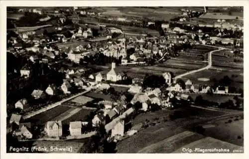 Ak Pegnitz in Oberfranken, Luftaufnahme von  fränkische Landschaft,  Gebäude