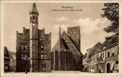 Ak Perleberg in der Prignitz, Rathaus, St. Jakobi-Kirche,  Architektur, Stadtansicht