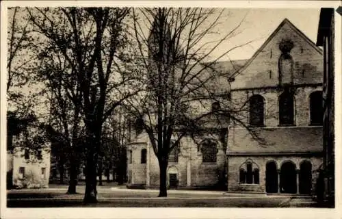 Ak Kaiserswerth Düsseldorf am Rhein, Kirche, Kirchplatz, Bäume, sepia Ton