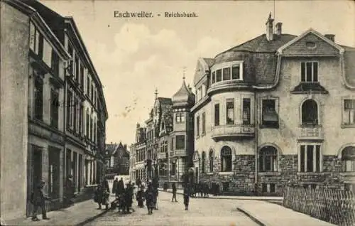 Ak Eschweiler Nordrhein Westfalen,  Straßenansicht, Reichsbank, Historische Architektur, Personen