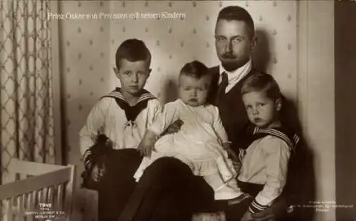 Ak Prinz Oskar von Preußen mit seinen Kindern, Portrait