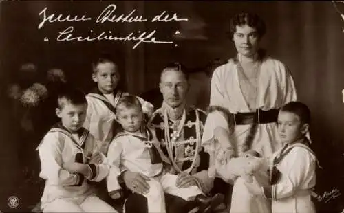 Ak Cecilienhilfe, Kronprinz Wilhelm von Preußen, Kronprinzessin Cecilie, Söhne, Teddybär