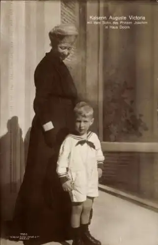 Ak Kaiserin Auguste Viktoria, Exil im Haus Doorn, Sohn des Prinzen Joachim, Liersch 7951