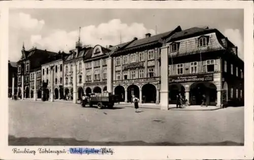 Ak Rumburk Rumburg Region Aussig, Rumburg Südetengau, Adolf-Hiller-Platz, mehrere Gebäude, Fah...