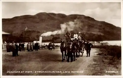 Ak Loch Katrine Schottland, Pferdewagen am Pier, Passagiere, Berglandschaft, Fotos